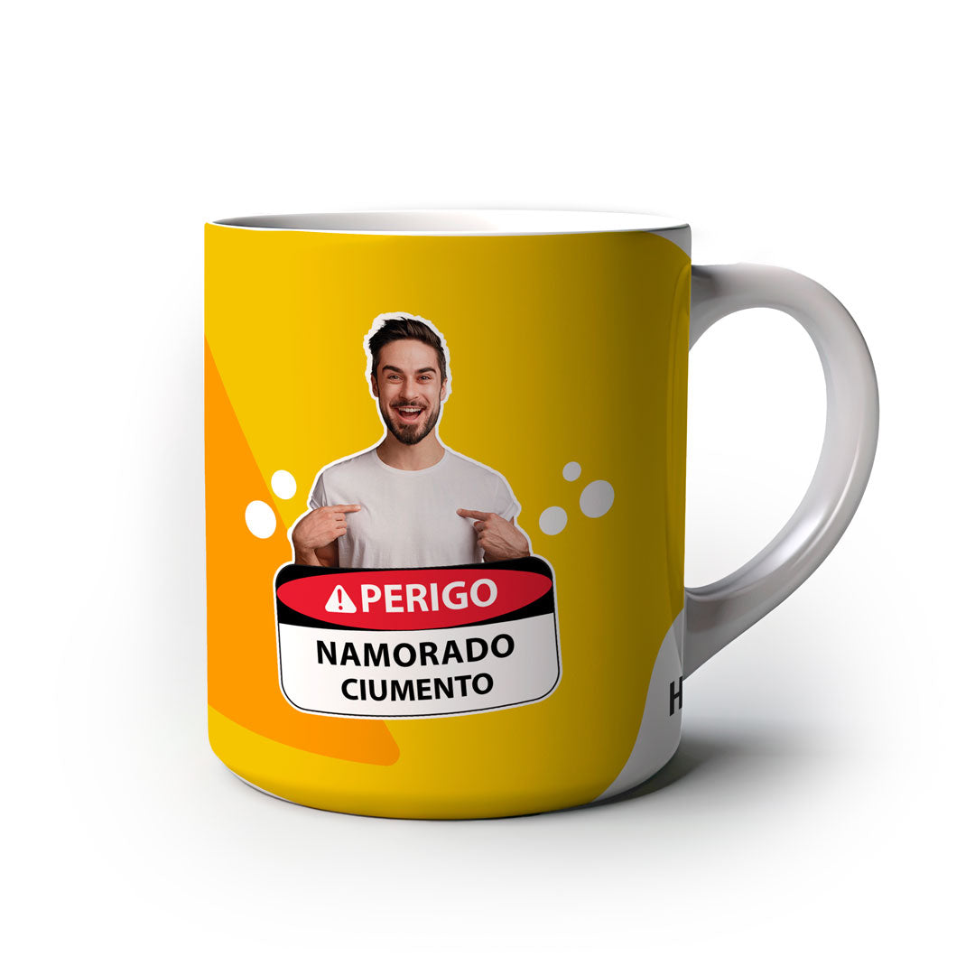Caneca personalizada com frase engraçada para namorado ciumento, ideal para presente divertido"