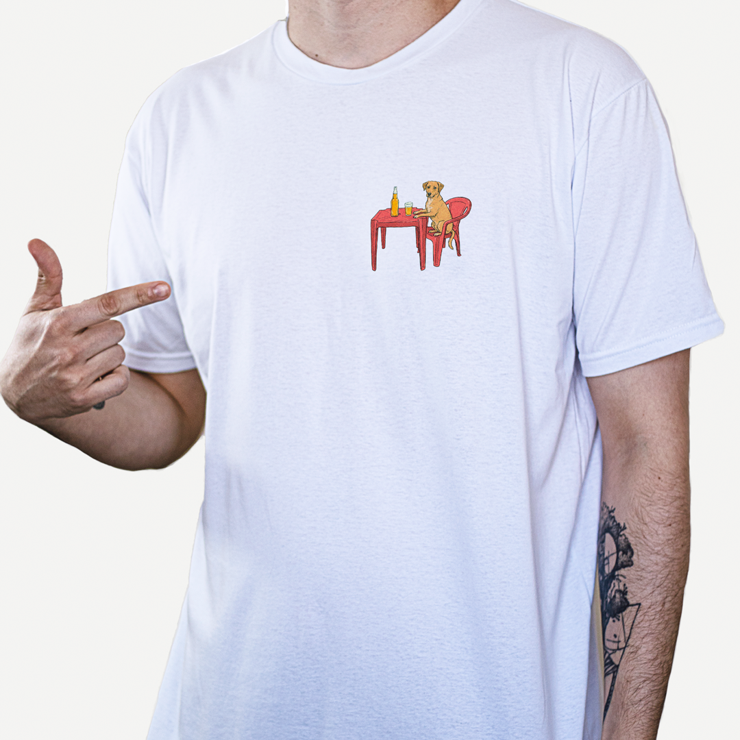 Camiseta Caramelo mesa de bar
