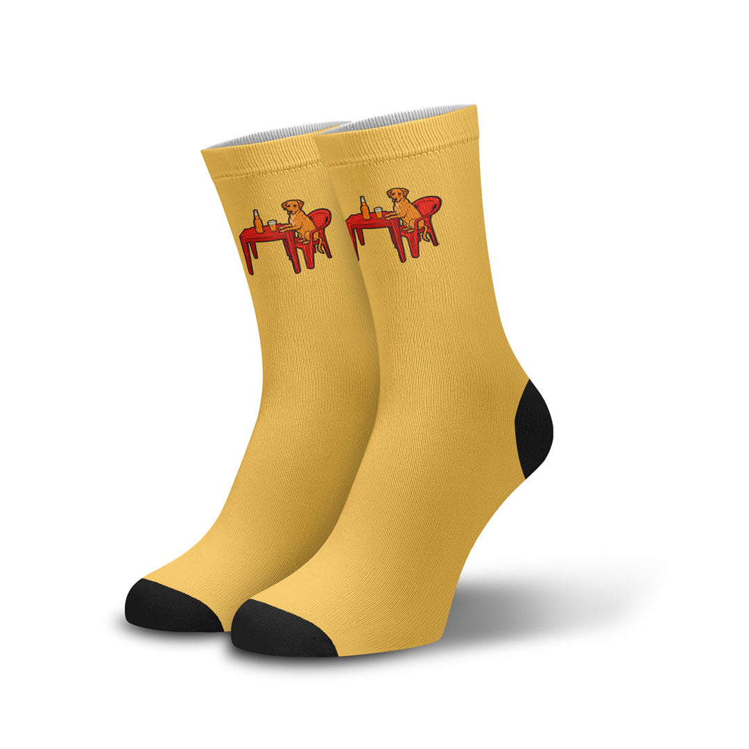 Meia Cano Alto Divertida Caramelo mesa de bar