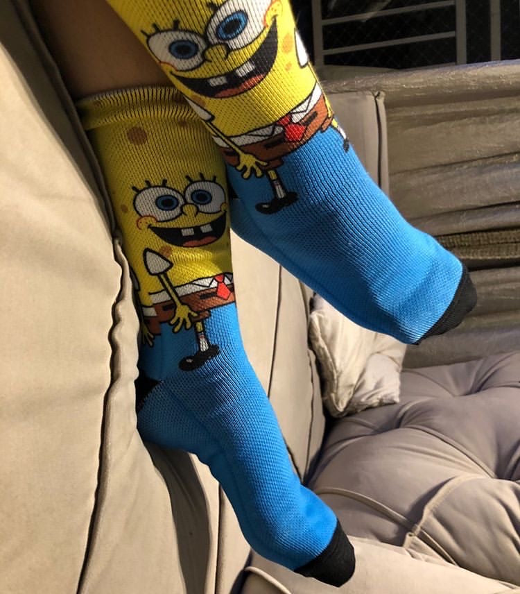 Meia Cano Alto Estampada Bob Esponja Calça Quadrada